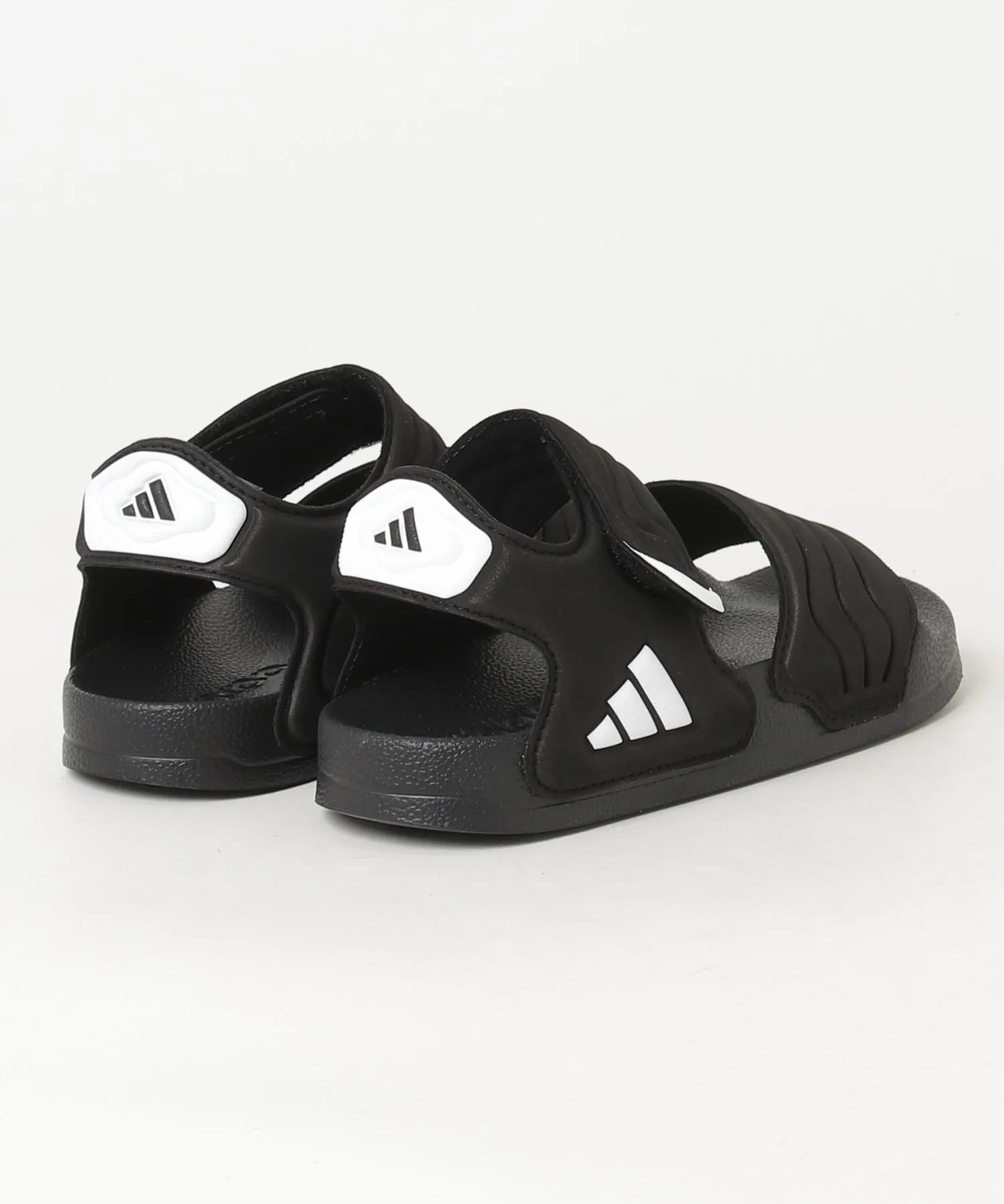 Детские сандалии с быстросохнущими ремнями Adilette 3 adidas чёрные — фото 2