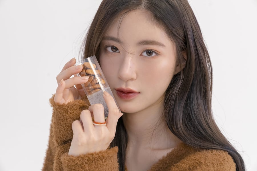 rom&nd Juicy Lasting блеск для губ с высокой пигментацией, оттенок № 19 Almond Rose 5,5 г — фото 2