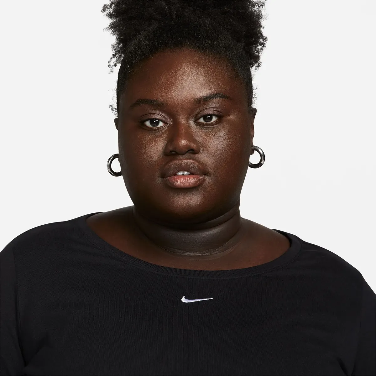 

Рубашка с длинными рукавами Nike Sportswear "ЖЕНСКАЯ ФУТБОЛКА С ДЛИННЫМ РУКАВОМ (РАЗМЕР ПЛЮС)", черный