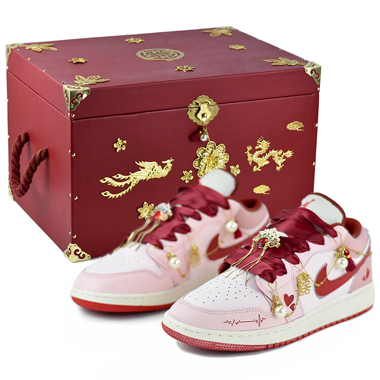 

Кроссовки Air Jordan 1 Kids' Basketball Shoes Grade School, розовый
