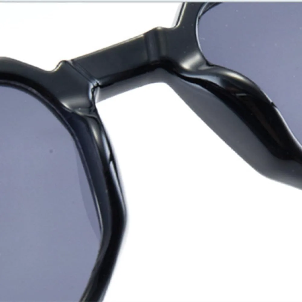 

Ретро квадратные солнцезащитные очки для женщин, защита от УФ-излучения UV400, модные заклепки, мужские солнцезащитные очки сине-зеленого цвета MTZJH, Black Clear