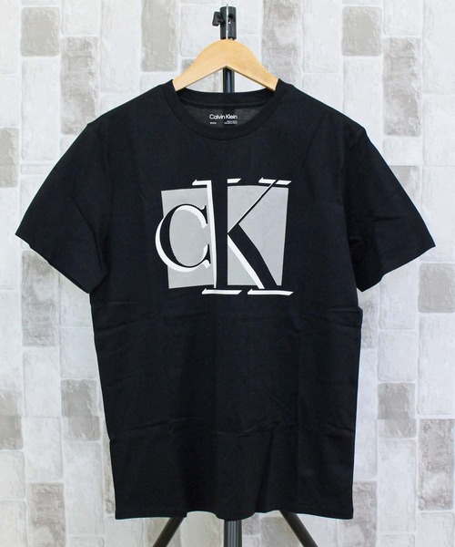 

Футболка с круглым вырезом и большим логотипом Calvin Klein, черная