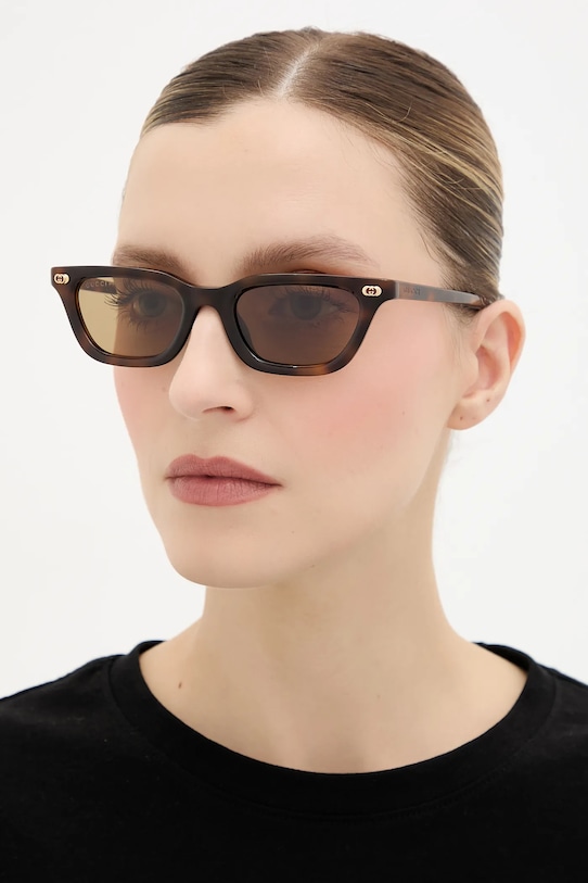 

Солнцезащитные очки Gucci, коричневый