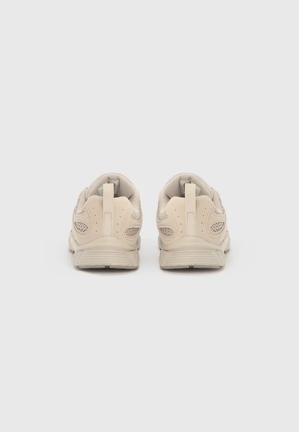 Кроссовки v5 унисекс Nike Sportswear, Moon Particle/Orewood Brown/Pencil Point — фото 3
