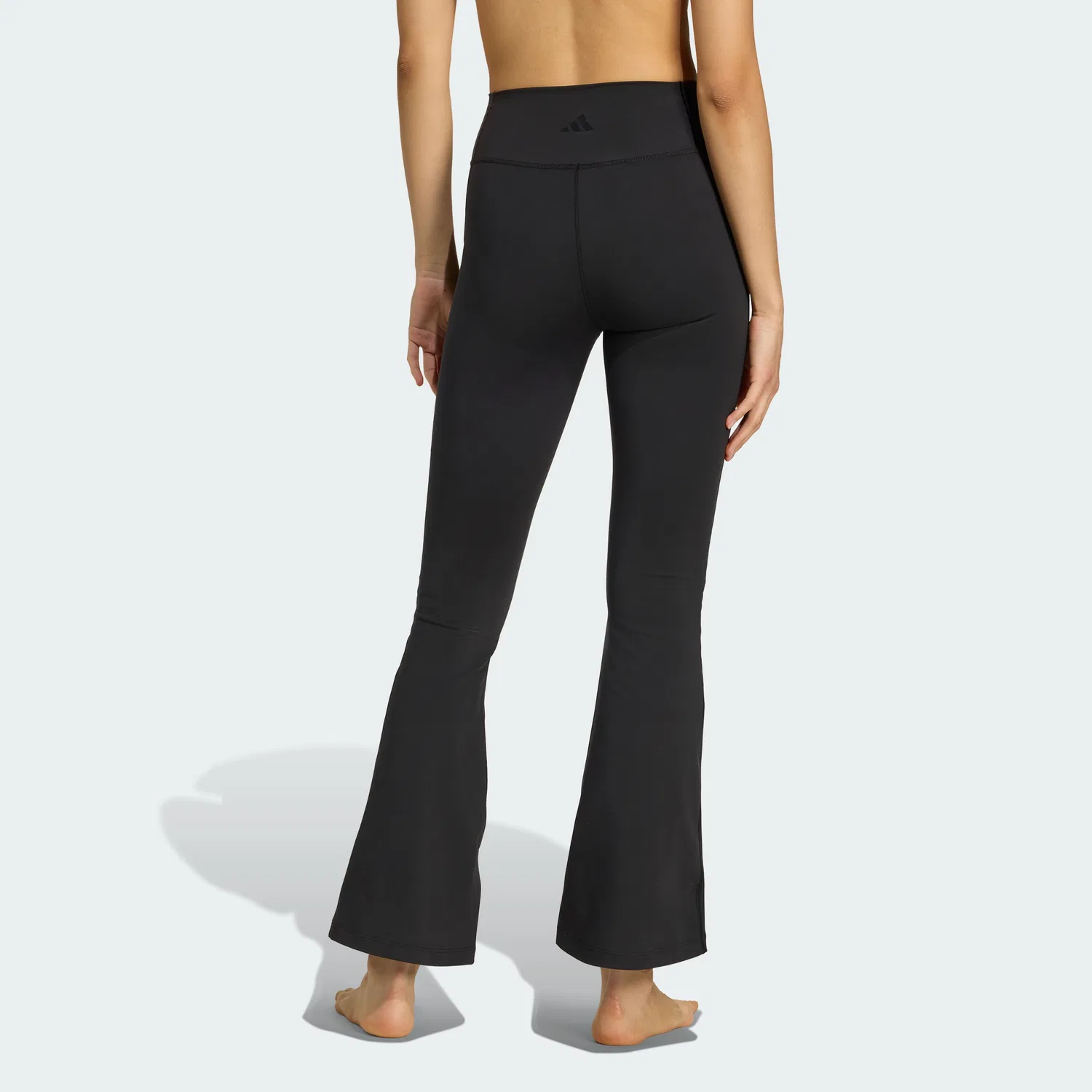 Женские расклешенные леггинсы Adidas All Me Essential, чёрные — фото 2