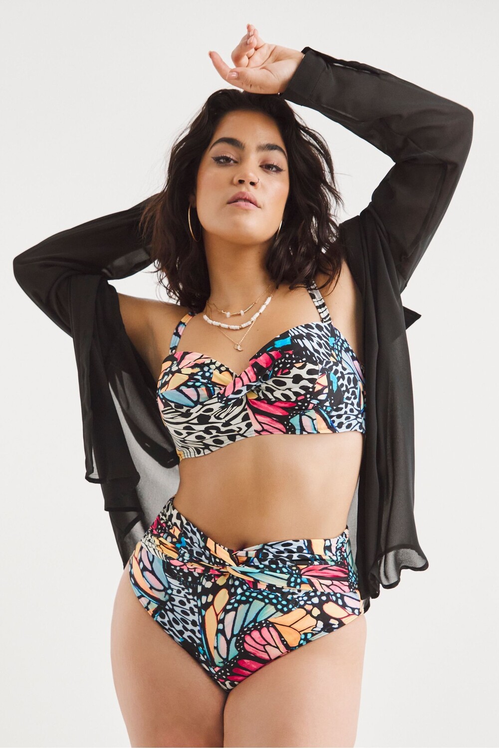 

Черный - Плавки бикини Magisculpt с высокой талией и принтом бабочки драпировкой спереди Simply Be, черный