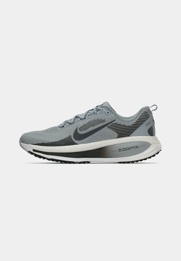 Кроссовки для бега по шоссе vomero 18 Nike Performance, Wolf Grey/Anthracite/Pure Platinum-Coloured/Summit White — фото 2