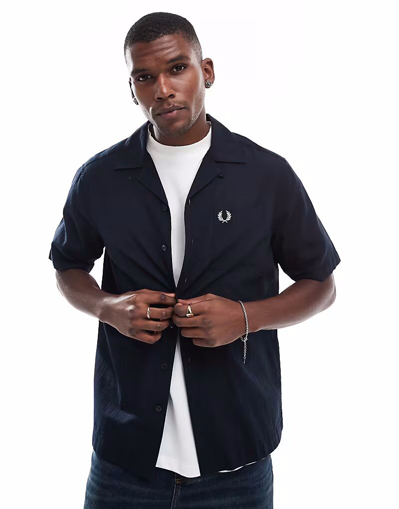 

Рубашка Fred Perry с коротким рукавом и воротником-стойкой темно-синего цвета