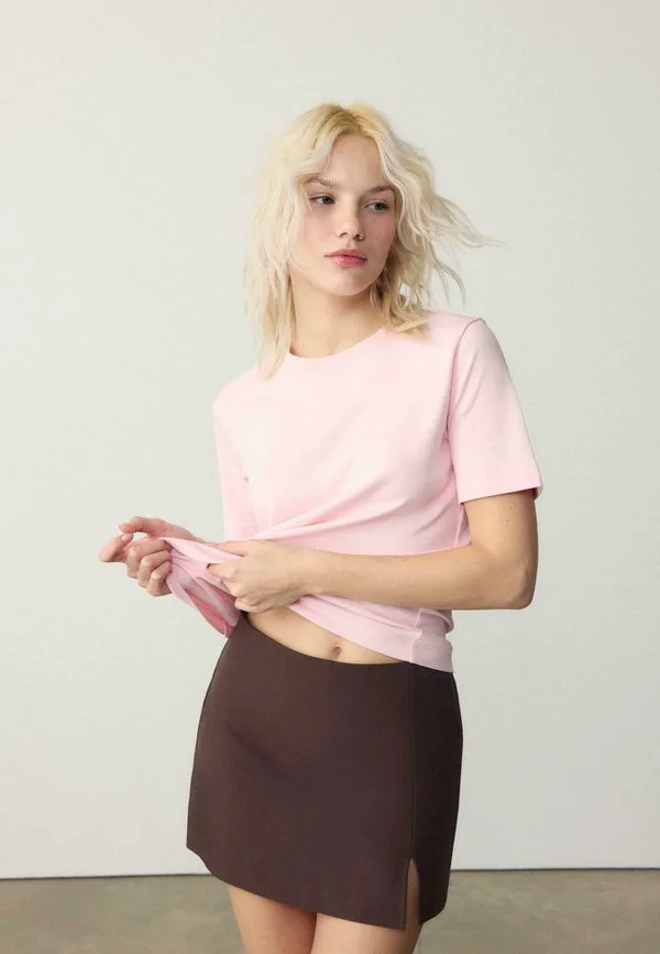 

Базовая футболка стандартного кроя Stradivarius, Salmon, Розовый, Базовая футболка стандартного кроя Stradivarius, Salmon