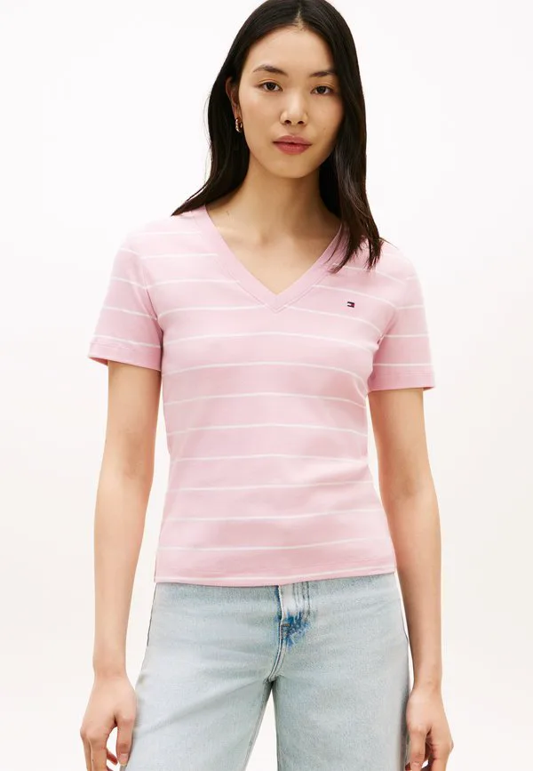 

Футболка с v-образным вырезом в рубчик, приталенного кроя, с принтом. Tommy Hilfiger, Bonita Pink/Ecru, Розовый, Футболка с v-образным вырезом в рубчик, приталенного кроя, с принтом. Tommy Hilfiger, Bonita Pink/Ecru