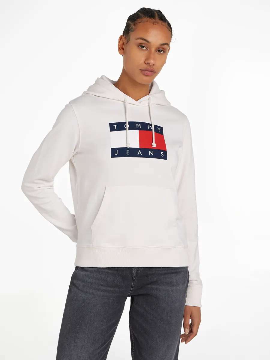

Толстовка Tommy Jeans с капюшоном "TJW REG TOMMY FLAG HOODIE EXT", с капюшоном, флагом с логотипом Tommy Jeans, белый