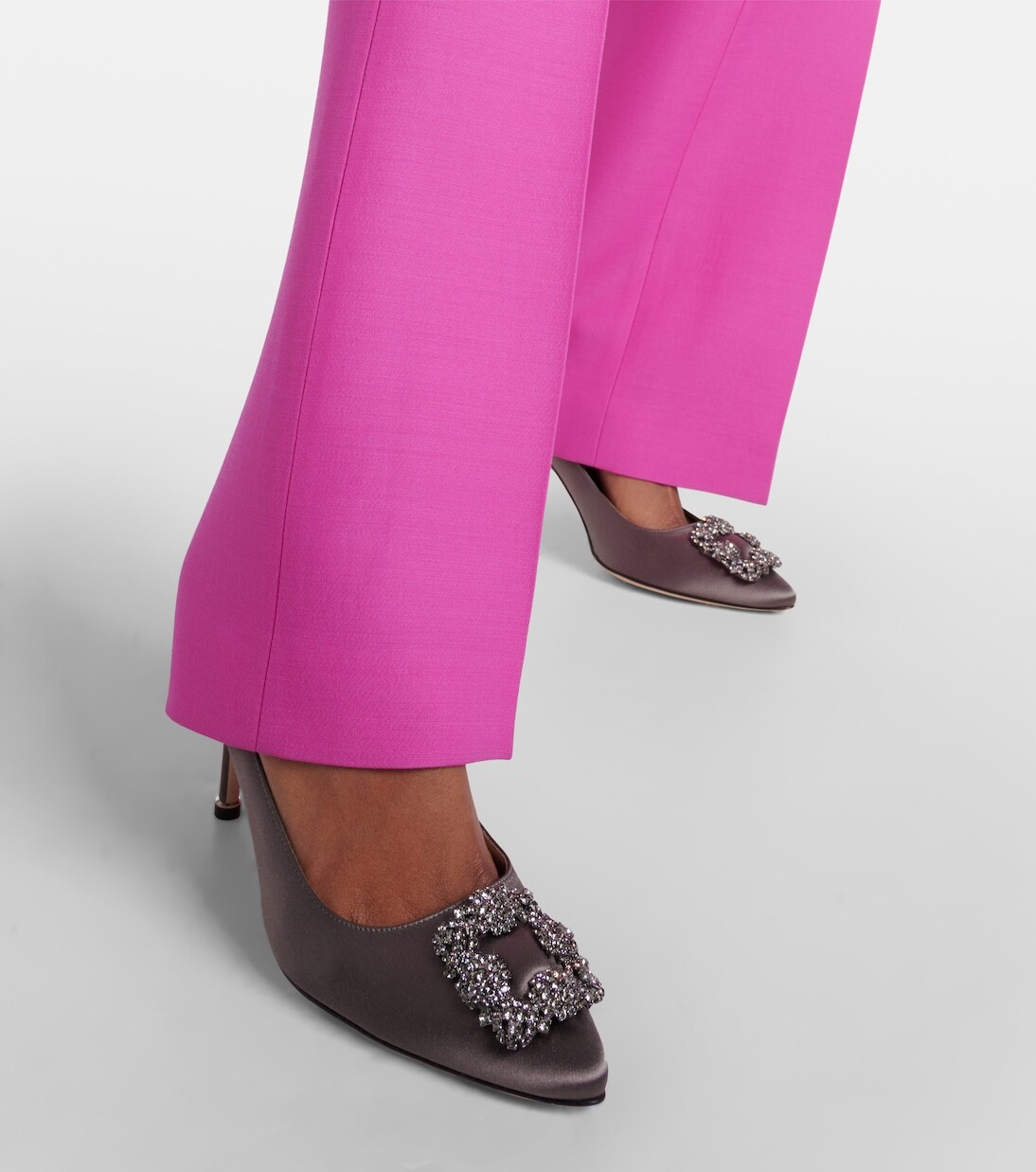 Атласные туфли hangisi 90 с декором Manolo Blahnik, серый — фото 4