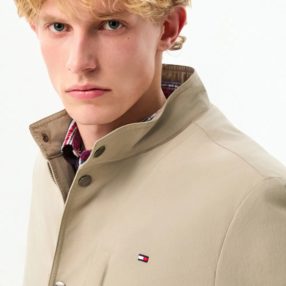 Мужская утилитарная куртка-сафари бежевого цвета от Tommy Hilfiger — фото 4