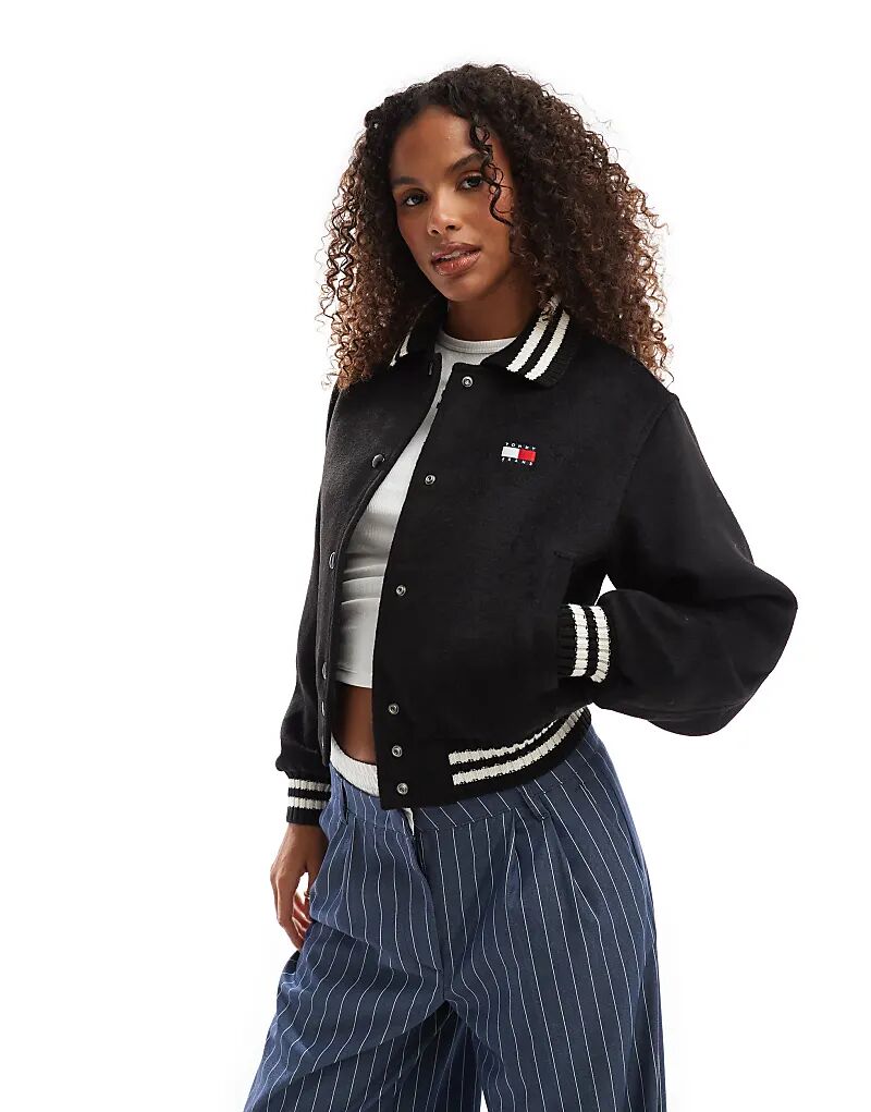 

Укороченная шерстяная университетская куртка черного цвета Tommy Jeans