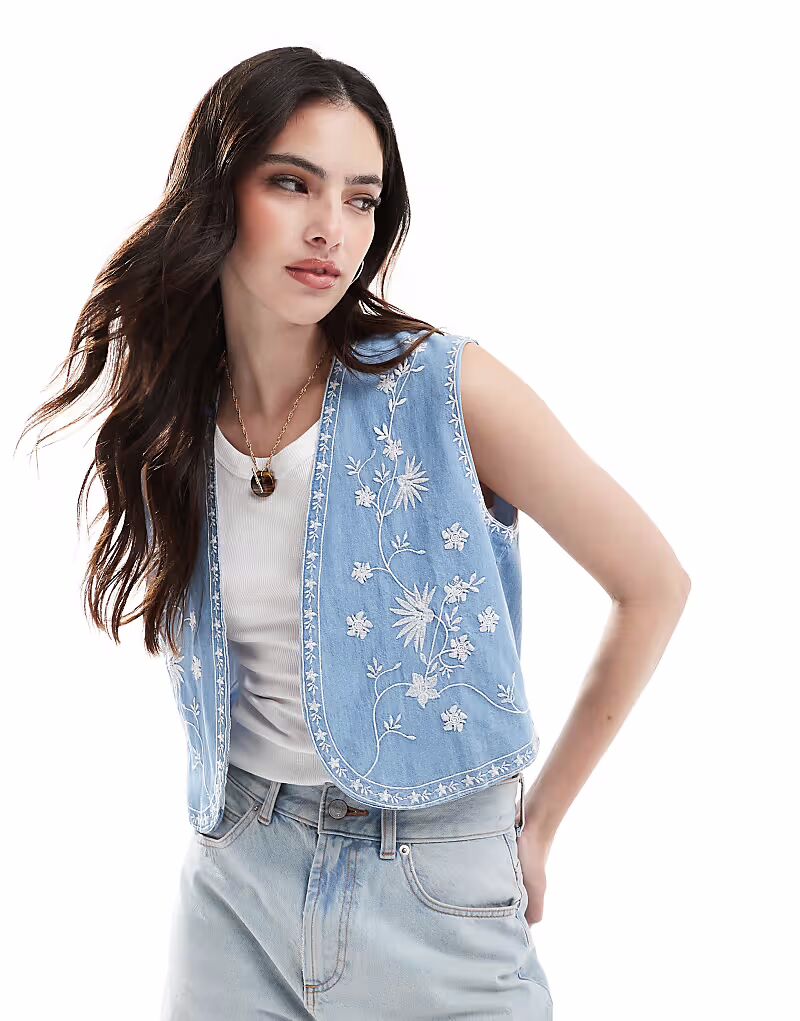 

Жилет из мягкого денима с вышивкой ASOS DESIGN в средне-синем цвете