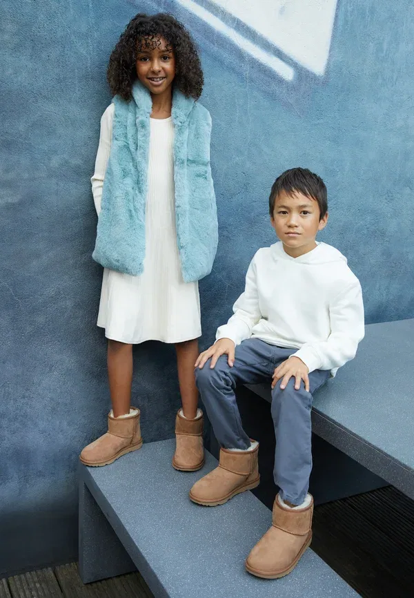 Сапоги Ugg Classic Mini II Classic Ankle, каштановый — фото 2
