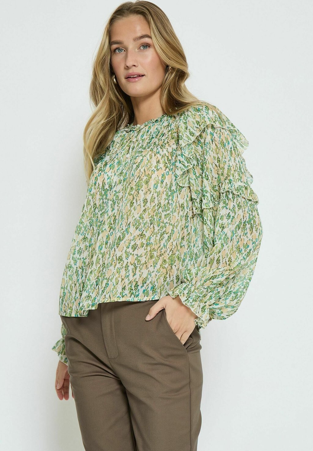 

Блуза SOPHIE LONG SLEEVE PEPPERCORN, цвет guacamole green print