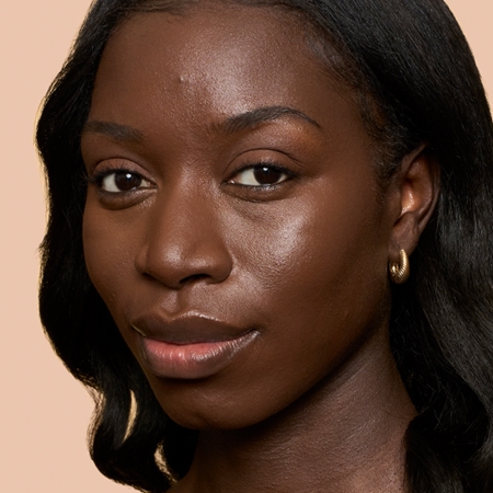 Стойкая основа с увлажняющим эффектом Bobbi Brown Weightless Skin Foundation SPF 15, Cool Espresso 30 ml — фото 3