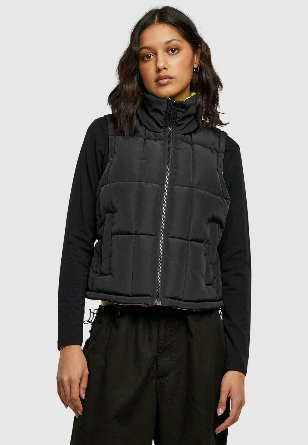 

Жилет REVERSIBLE CROPPED PUFFER Urban Classics, разноцветный