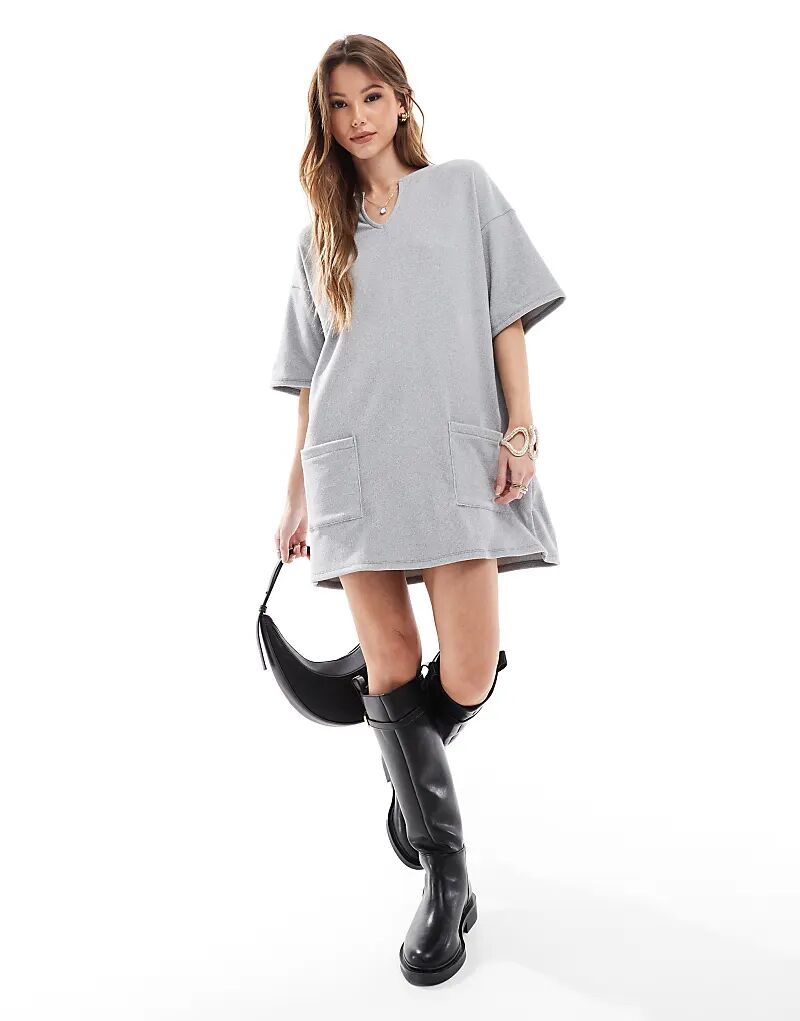 

Свободное мини-платье-футболка ASOS DESIGN в рубчик с карманами серого цвета