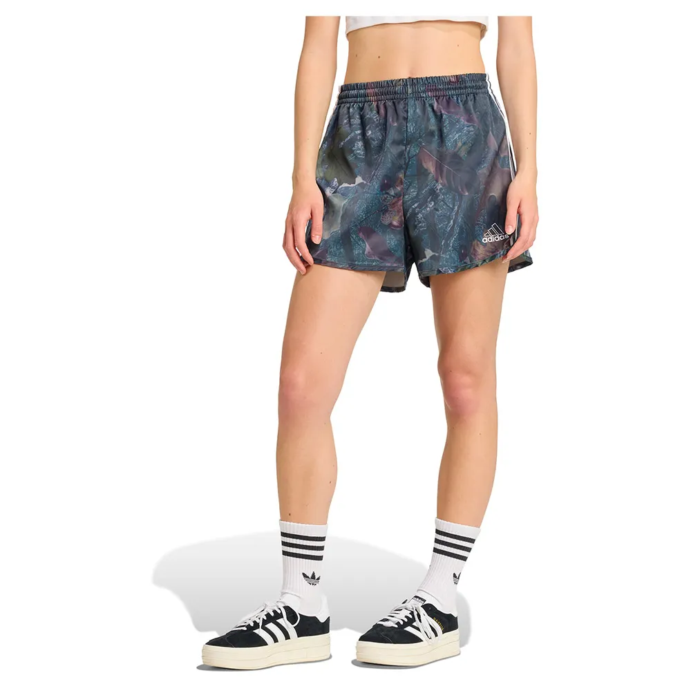 

Шорты adidas Originals Leaf Camo Print Satin, разноцветный