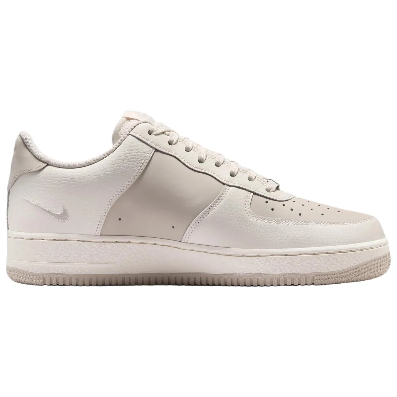 Кроссовки скейтбордические Nike Air Force 1 белые — фото 3