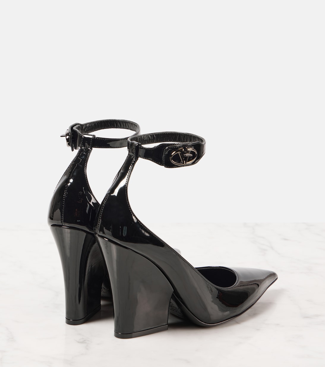 Туфли на танкетке из лакированной кожи VLogo Lockette 105 Valentino Garavani, Nero — фото 2