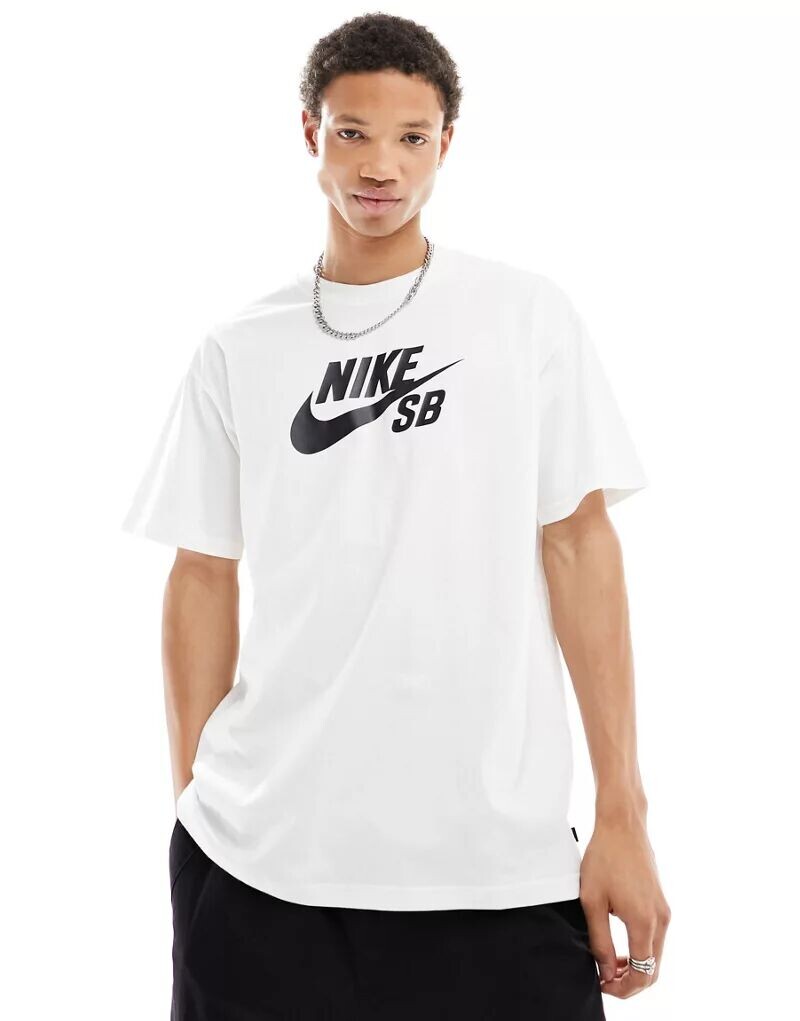 

Белая футболка с логотипом Nike