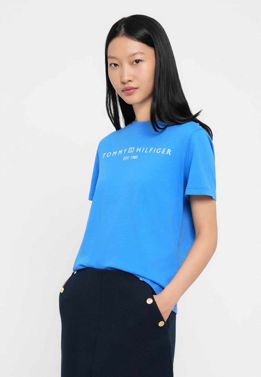Футболка Tommy Hilfiger LOGO, Mesmerizing Blue/Blue — фото 4