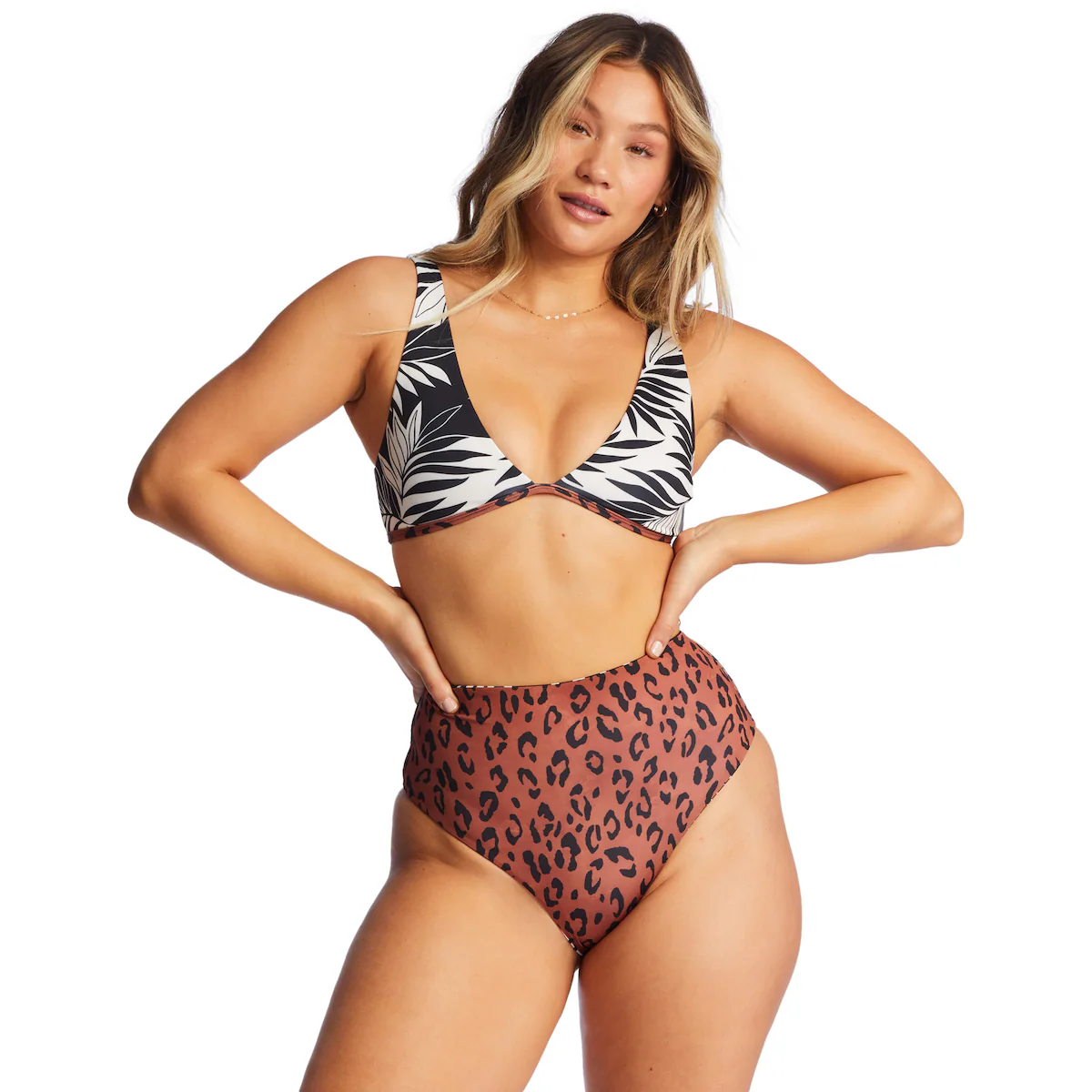 

Billabong Ava замечена в женском бикини-топе Paradise, мультиколор