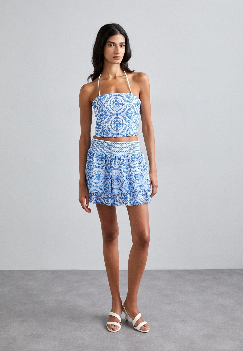 

Топ CERESI TIE HALTER BANDEAU Alice + Olivia, синий