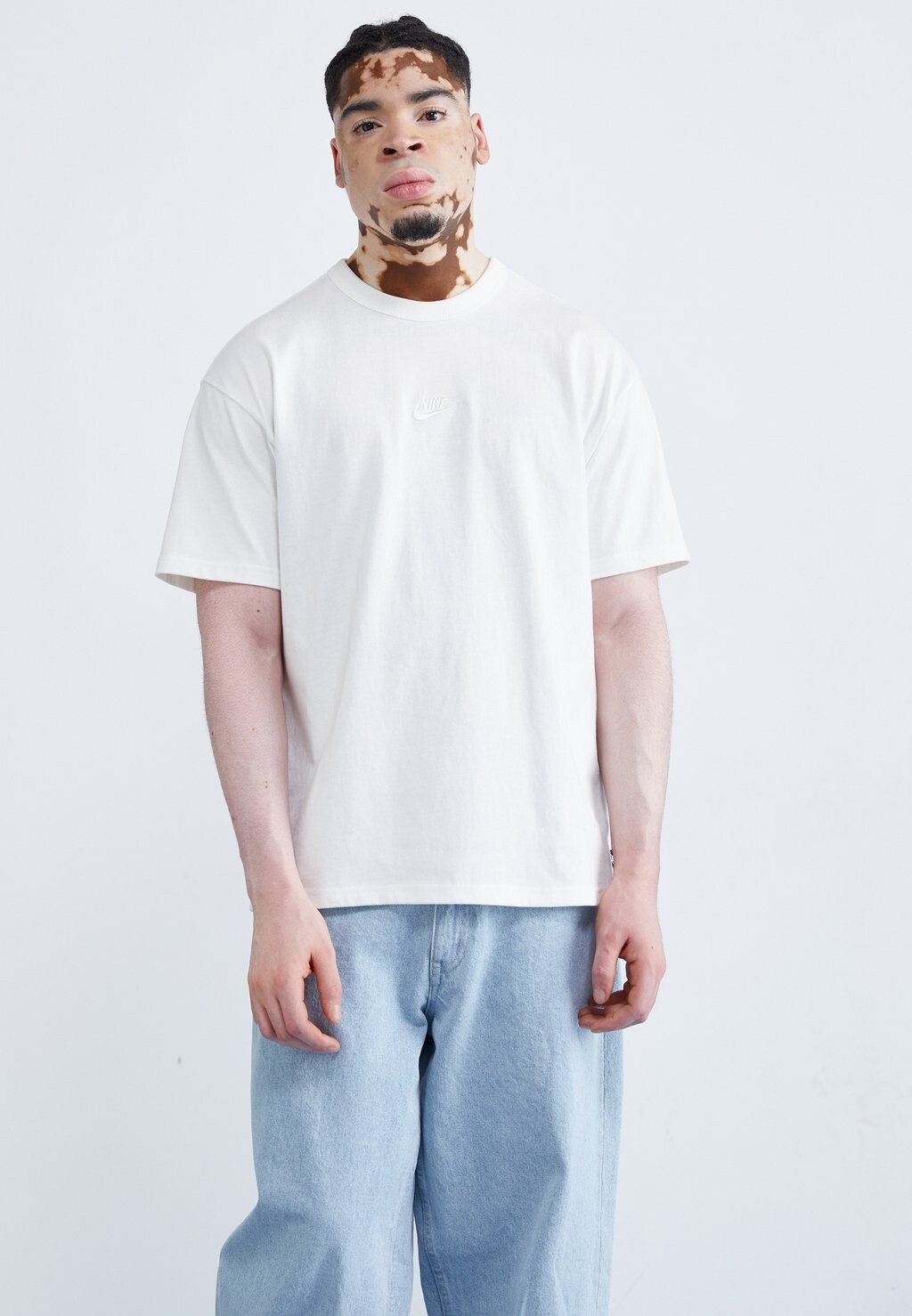 

Футболка базовая ESSNTL SUST Nike Sportswear, цвет sail