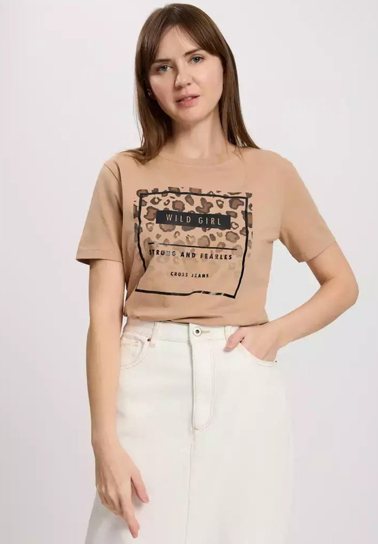

Футболка с принтом Z NADRUKIEM Cross Jeans, светло-коричневый