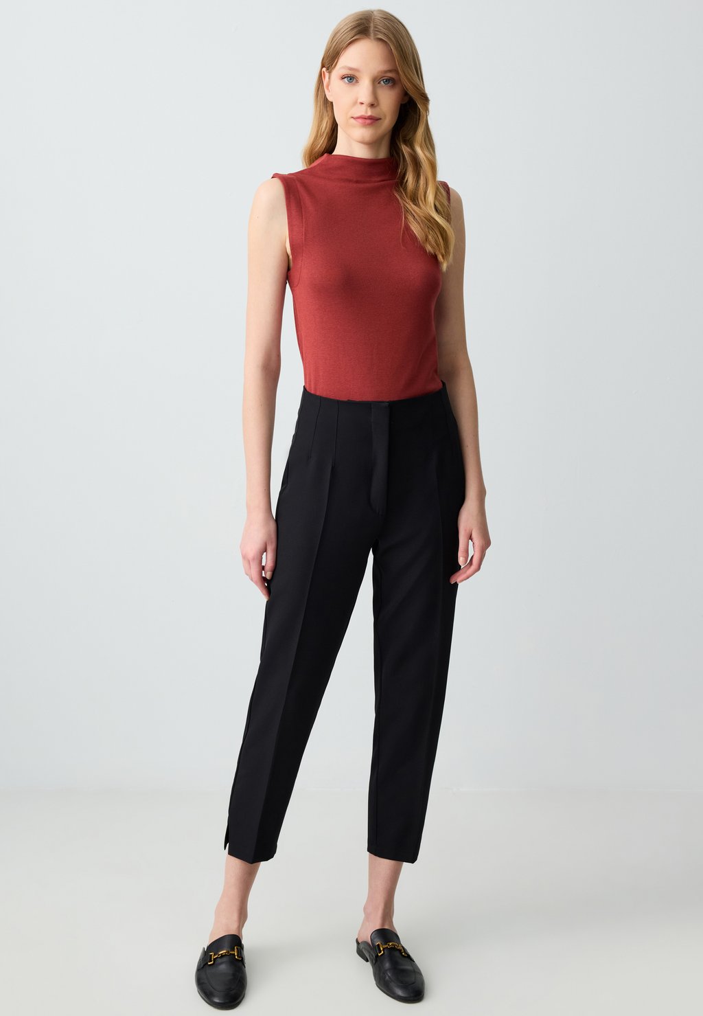 

Брюки HIGH WAIST REGULAR LEG Jimmy Key, черный
