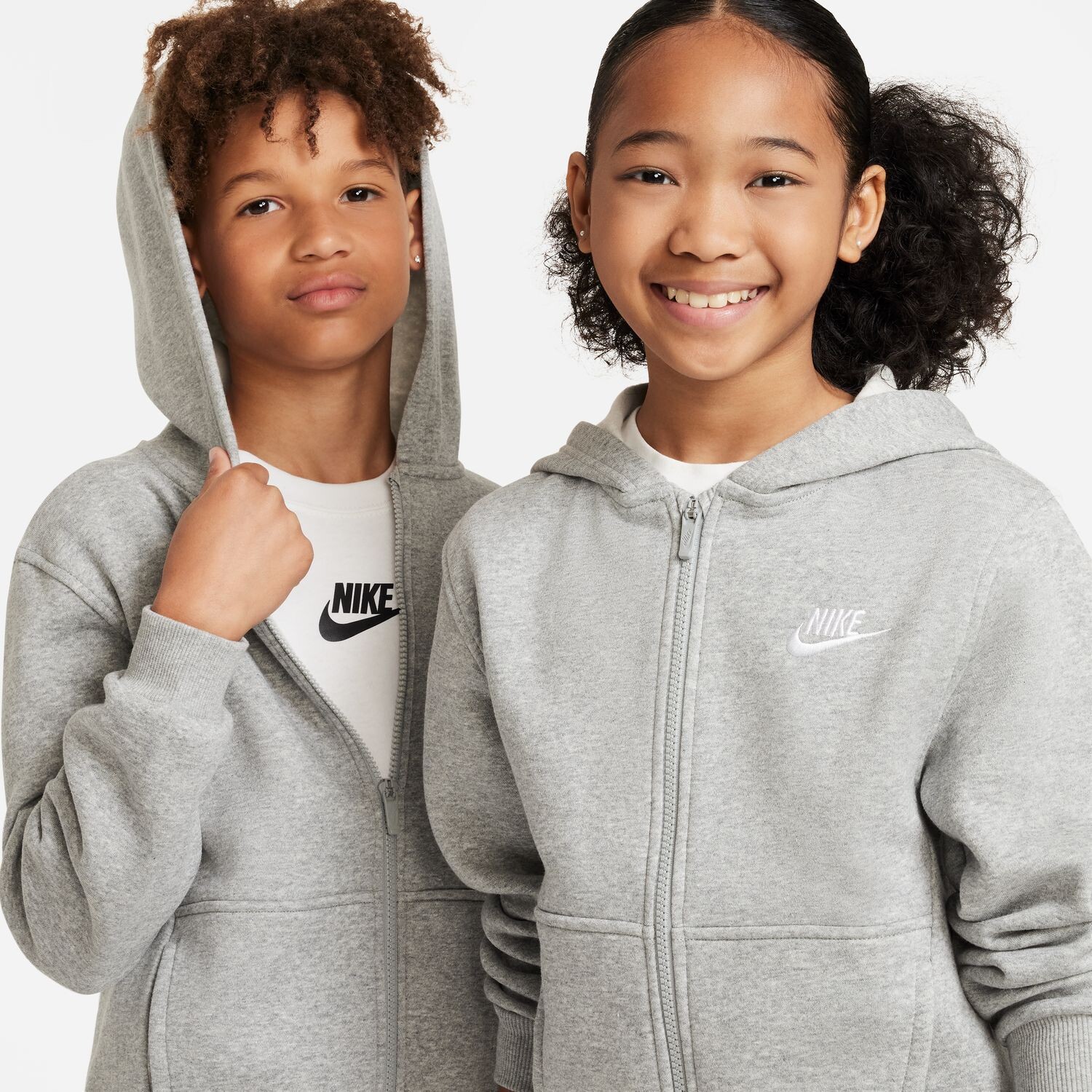 Флисовая худи с молнией во всю длину для мальчиков 8–20 лет Nike Club Nike, черный — фото 4