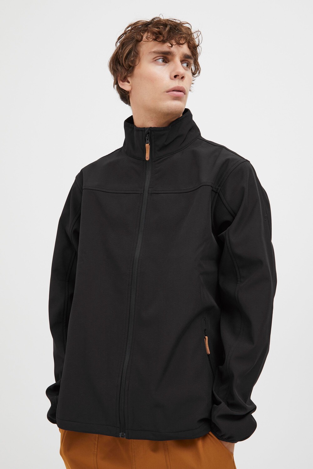 

Куртка North Bend Softshelljacke NBCorin 131005MMM, черный