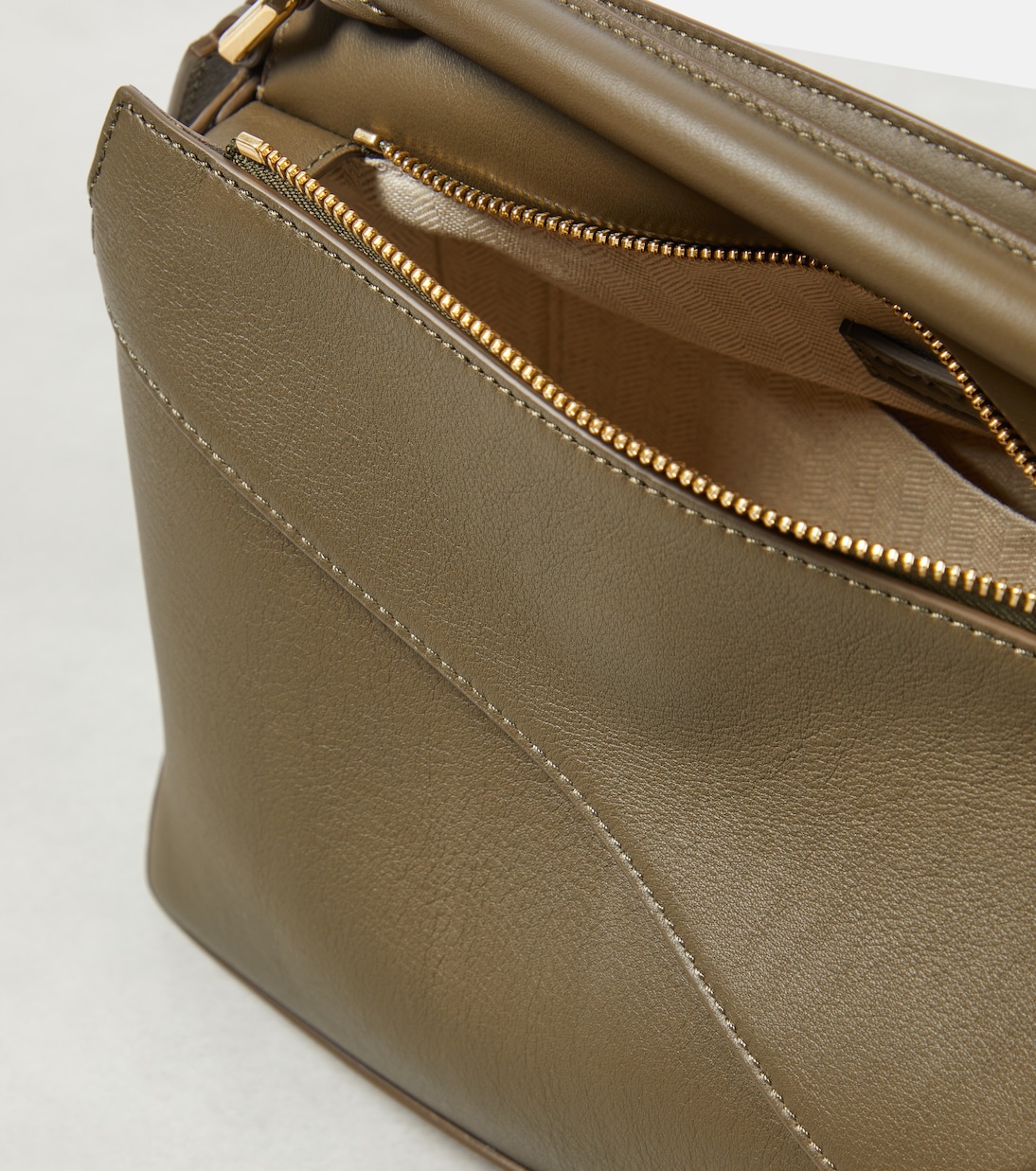 Пазл Маленькая кожаная сумка-тоут Loewe, Dark Khaki Green — фото 3