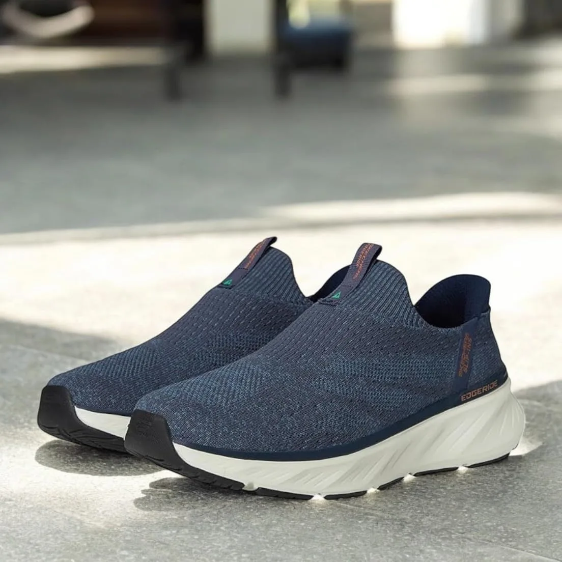 Мужские кроссовки Skechers Edgeride Commissioner Hands Free Slip-in, темно-синий/оранжевый — фото 2