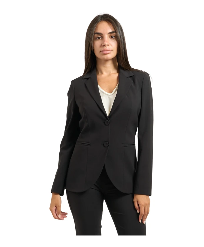 

Черная куртка с двумя пуговицами и карманами. Relish, черный