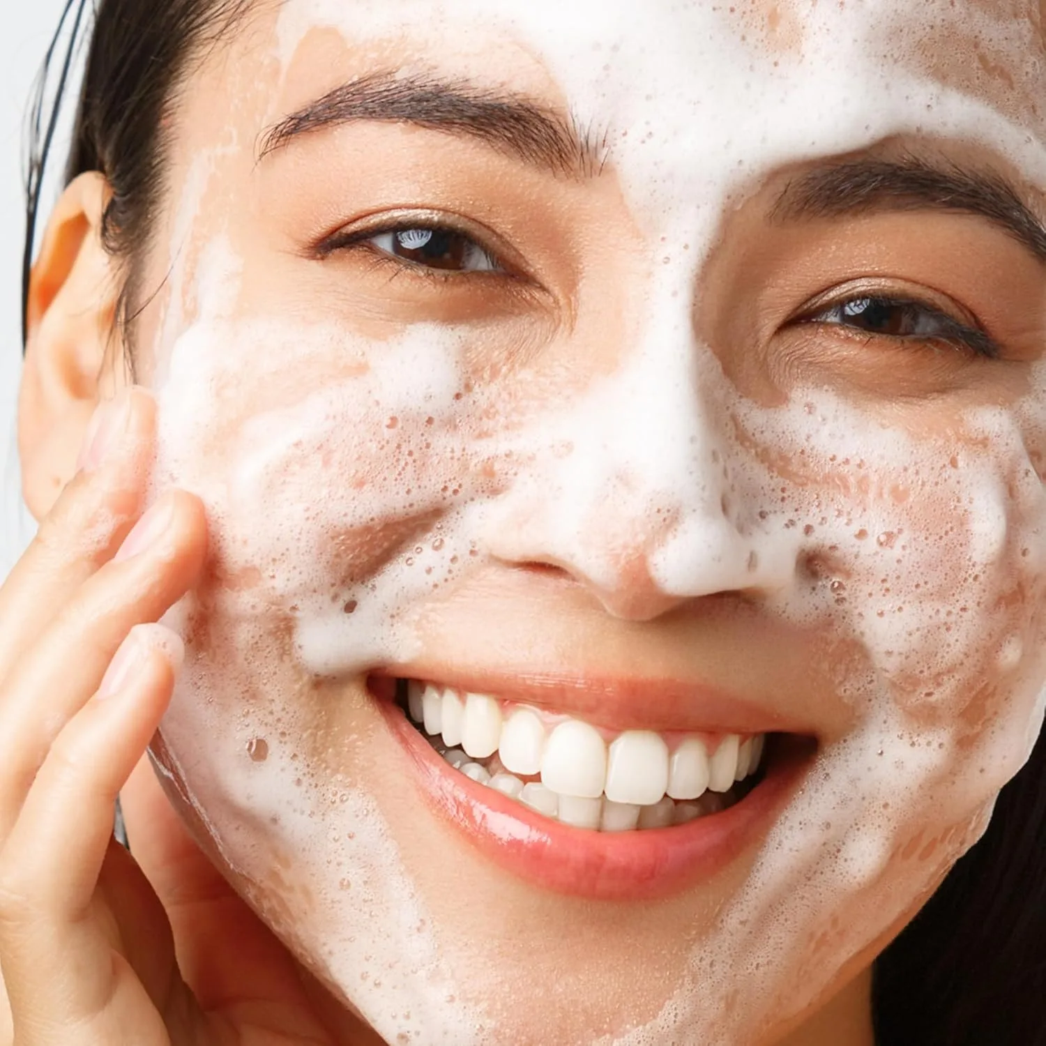 Средство для снятия макияжа Exuviance — AGE REVERSE BioActiv Пенящееся средство для умывания и снятия макияжа с PHA-кислотами и, 120 мл — фото 4
