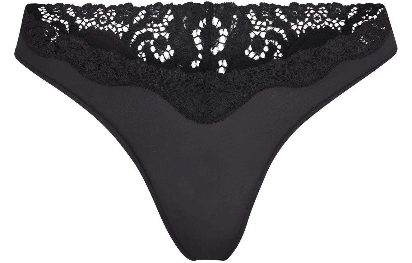 

Подходит всем кружевное танга Skims, ONYX/Onyx