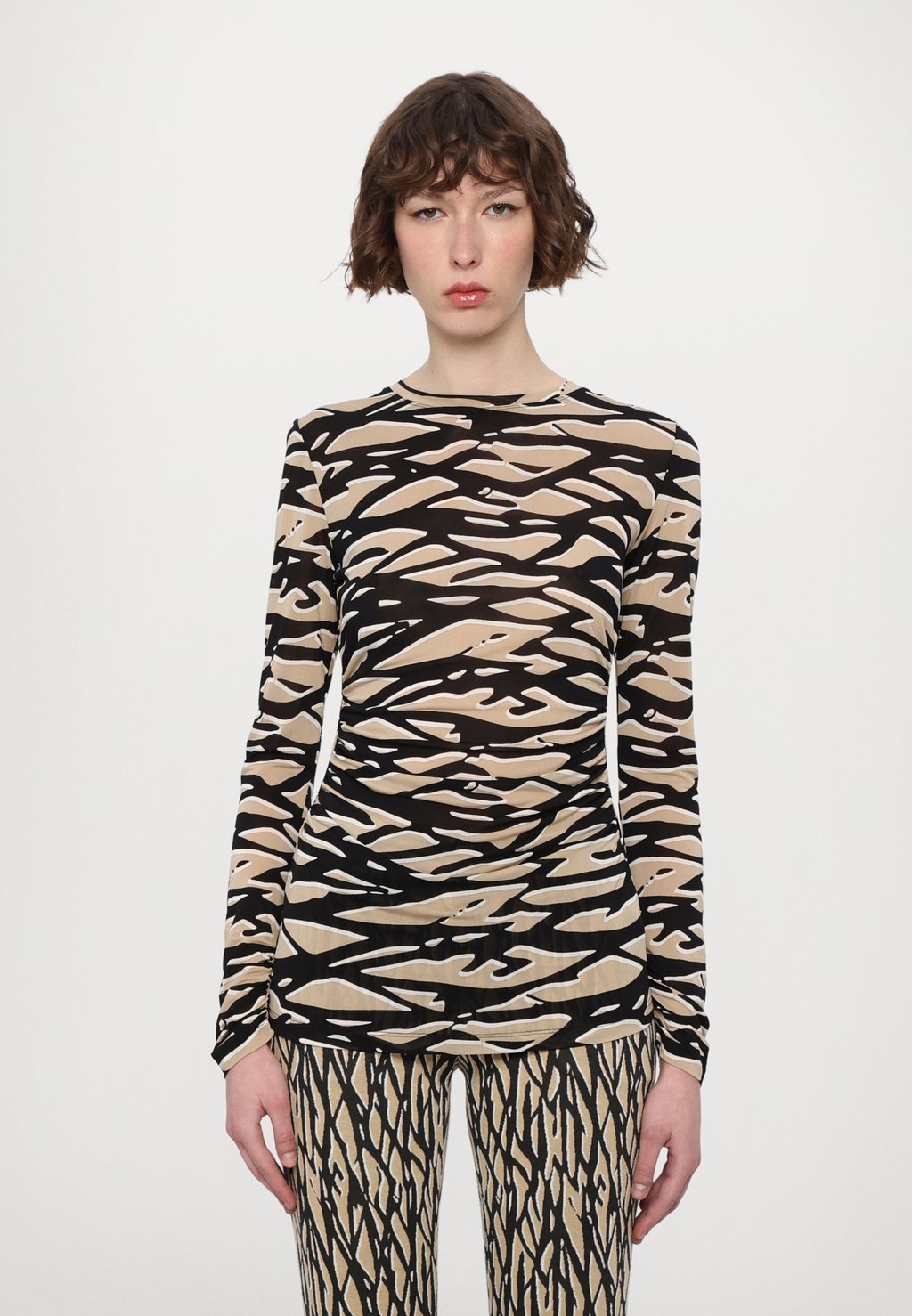 

Топ с длинными рукавами LONG SLEEVE SHIRT Diane von Furstenberg, коричневый