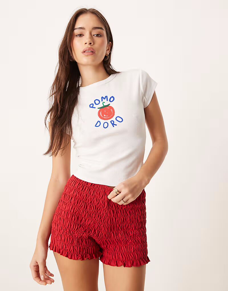 

Футболка ASOS DESIGN baby с изображением томата белого цвета