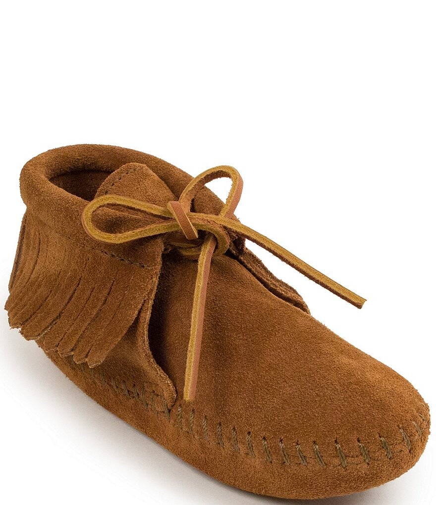 

Детские замшевые ботинки на мягкой подошве Minnetonka с бахромой (Молодежные), коричневый