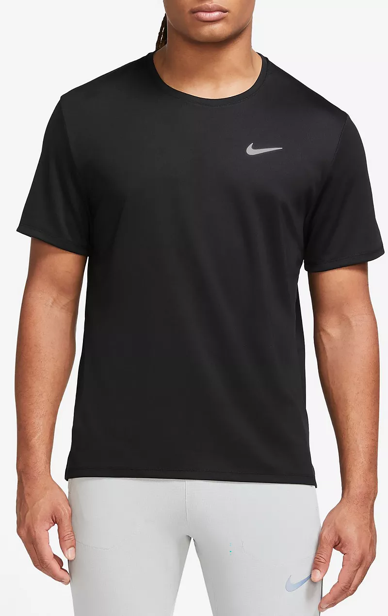 

Мужская беговая рубашка с короткими рукавами Nike Dri-FIT UV Miler, черный