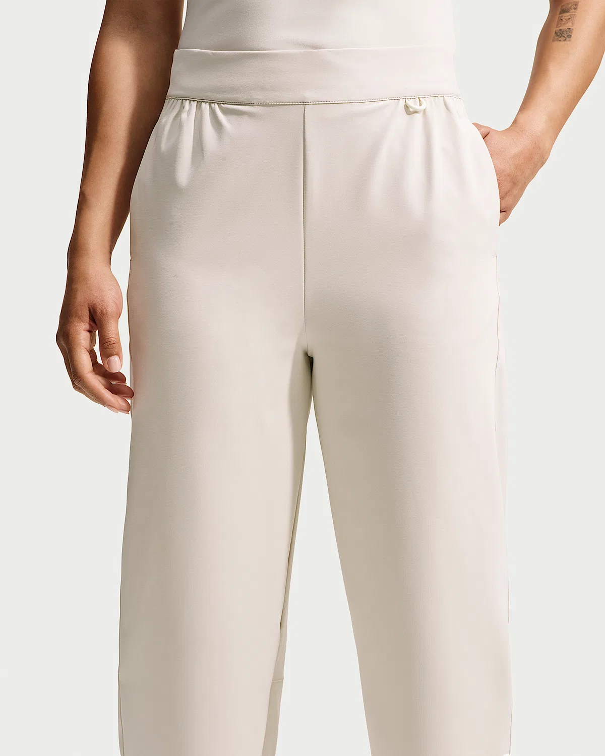 Женские штаны Nike 24.7 PerfectStretch Dri-FIT с высокой посадкой, свободного кроя, Light Orewood Brown/Light Iron Ore — фото 2