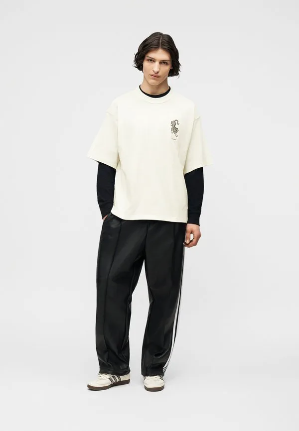 Футболка унисекс с принтом тигра Adidas Originals, Core White
