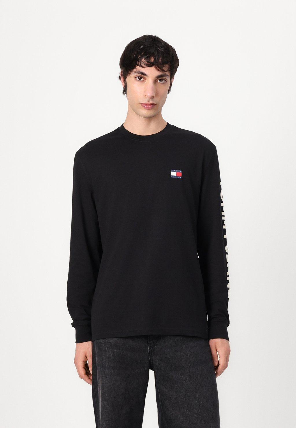 

Лонгслив Tommy Jeans, черный