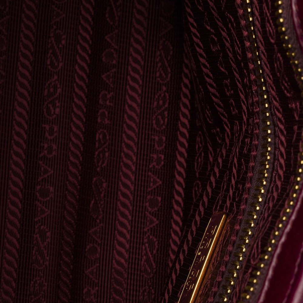 PRADA Сумка женская средняя Calfskin бордово-красная — фото 4
