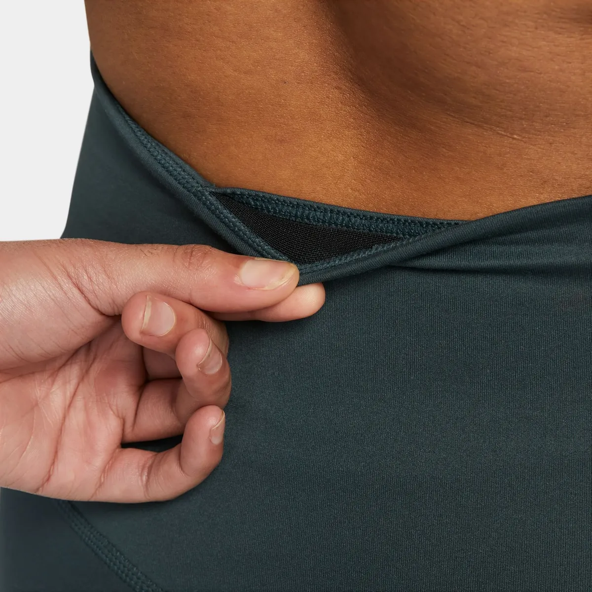 

Тренировочные тайтсы Nike "THERMA-FIT ONE ЖЕНСКИЕ С ВЫСОКОЙ ПОСАДКОЙ / ЛЕГИНСЫ", белый